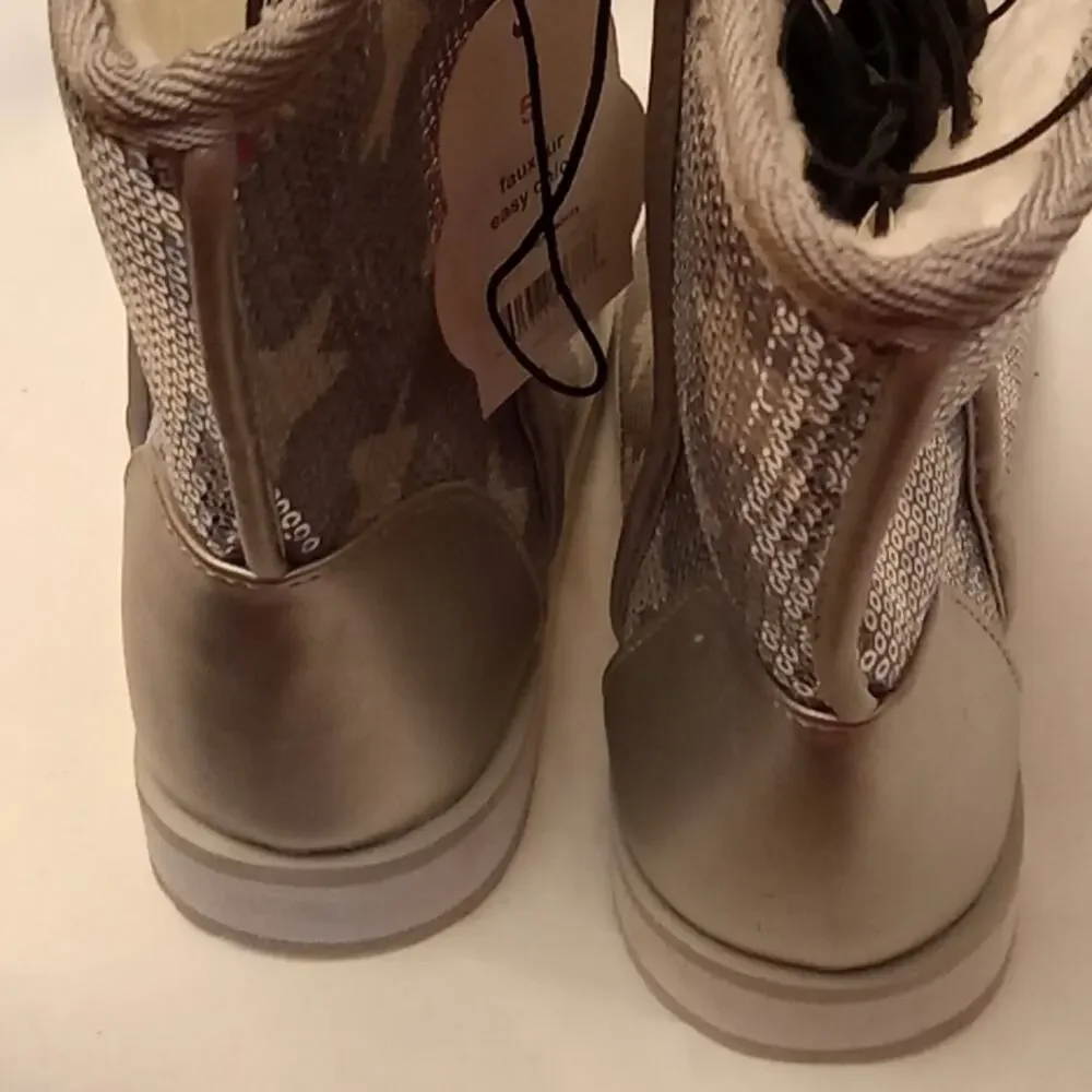NWT Metallic silver boots with Stars girls size 5